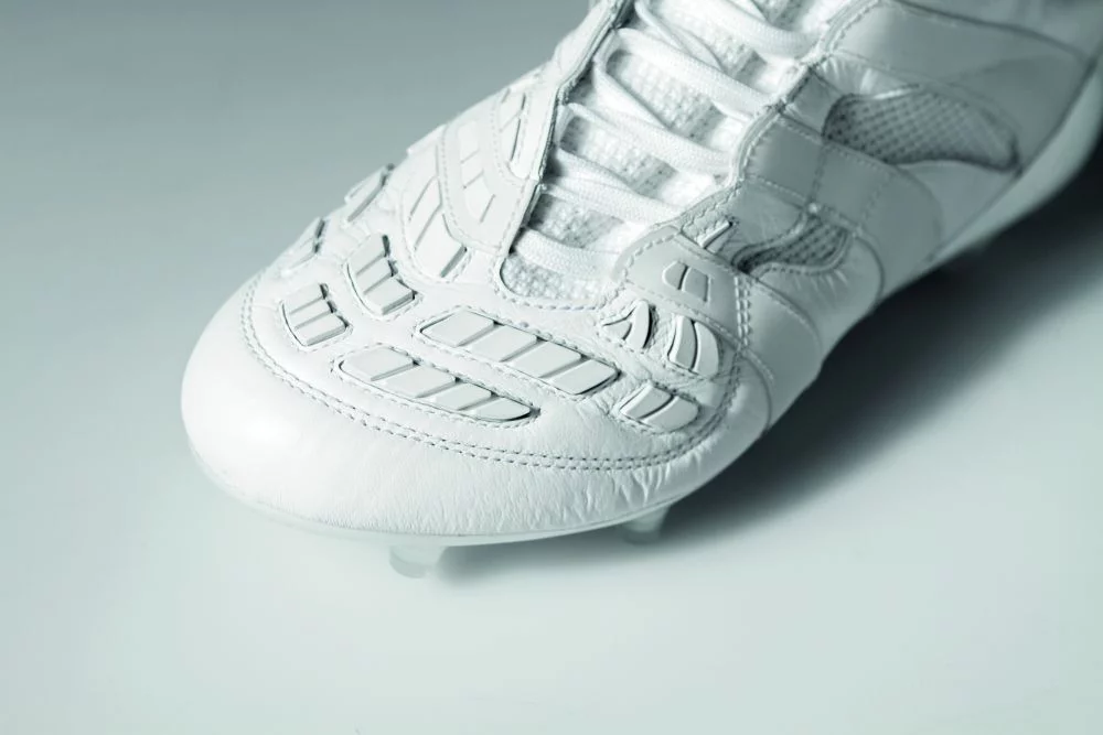 post card botas adidas accelerator predator blancas david beckam.webp